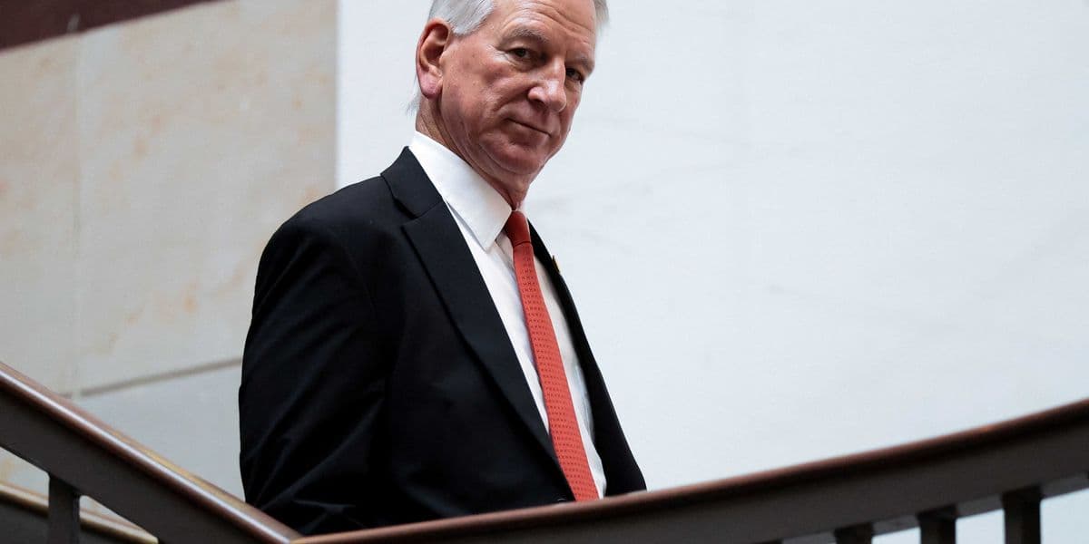 'Lord help us!' GOP senator rants that 'deranged' people are taking over the airports