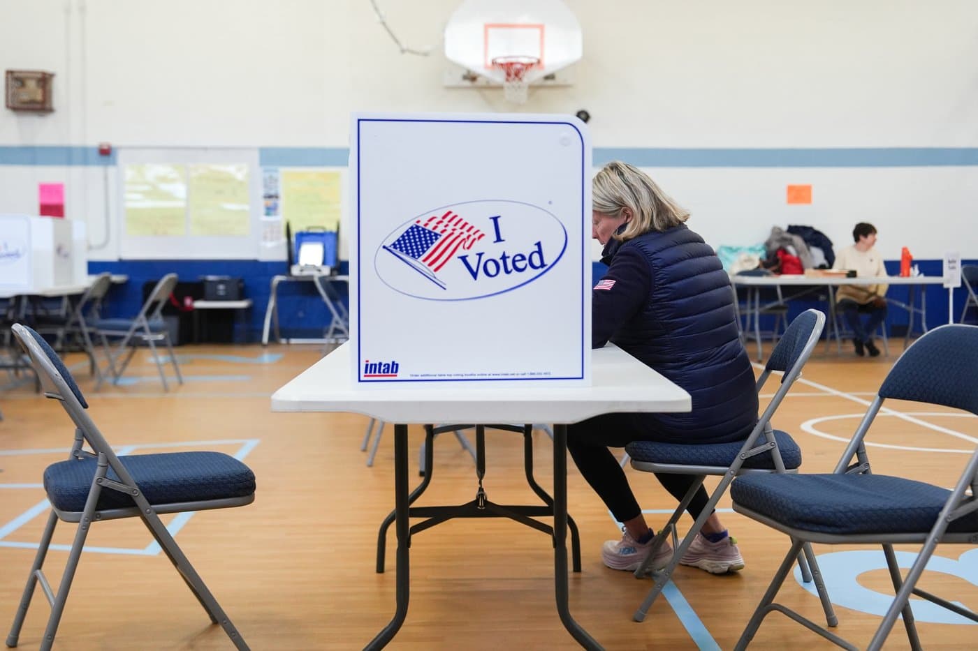 Virginia voters approve redistricting plan that could boost Democrats’ seats in Congress