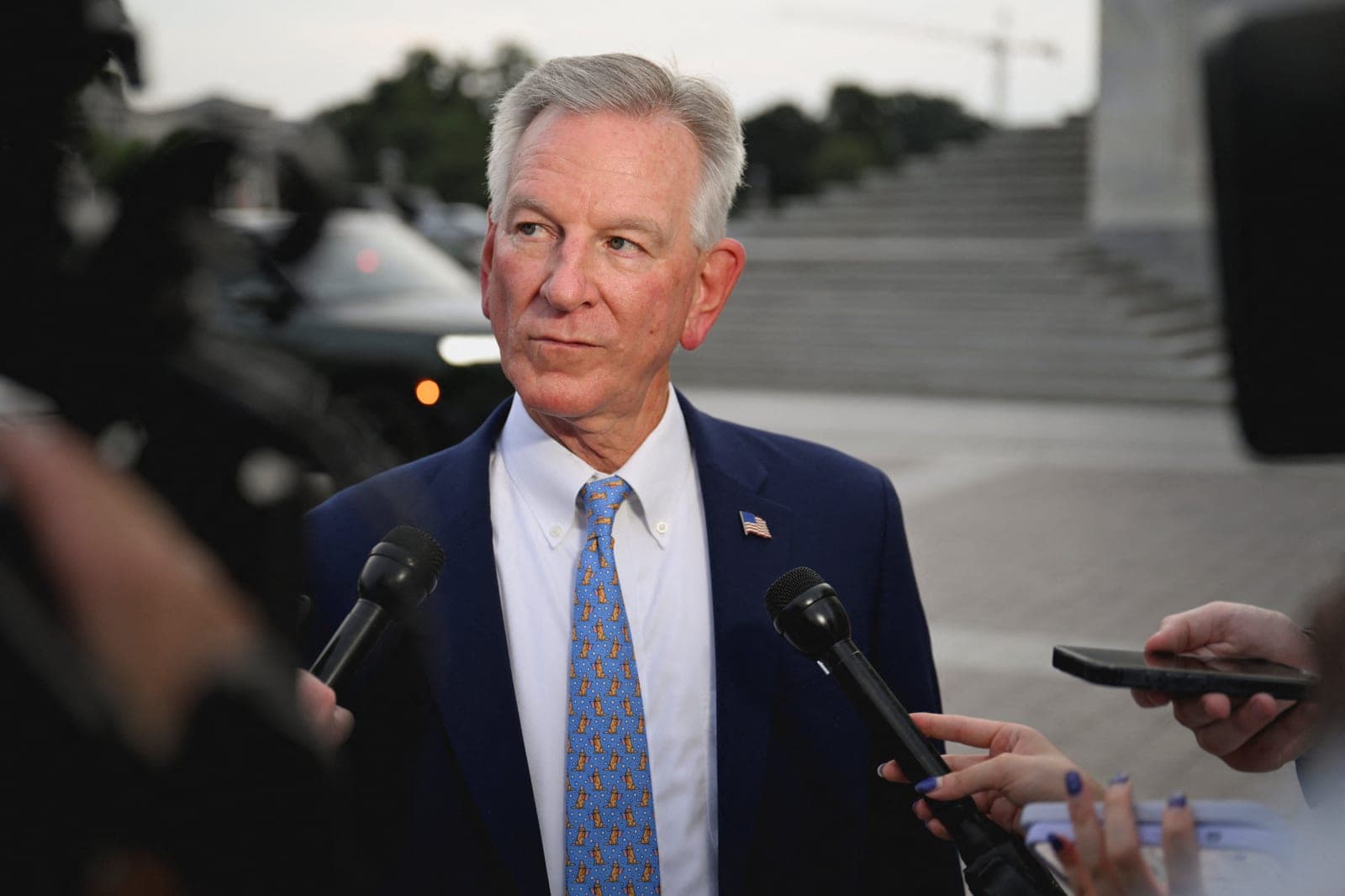 This bloviating Trumper wants to govern red state — while apparently living elsewhere