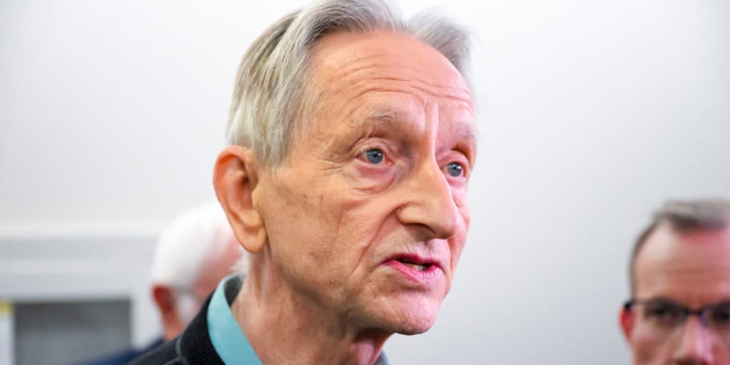 'Godfather of AI' warns Congress has 'maybe a year' left to regulate AI