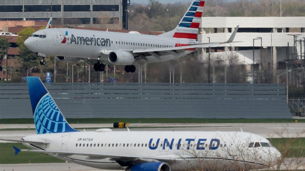 United Airlines merger with American Airlines would hurt consumers, senators say
