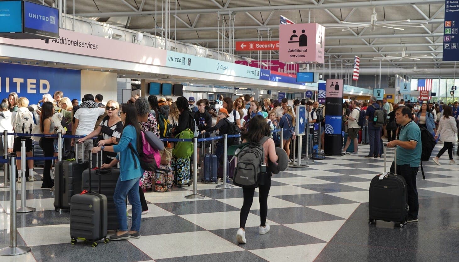 Some airport bottlenecks ease as TSA says workers got their pay