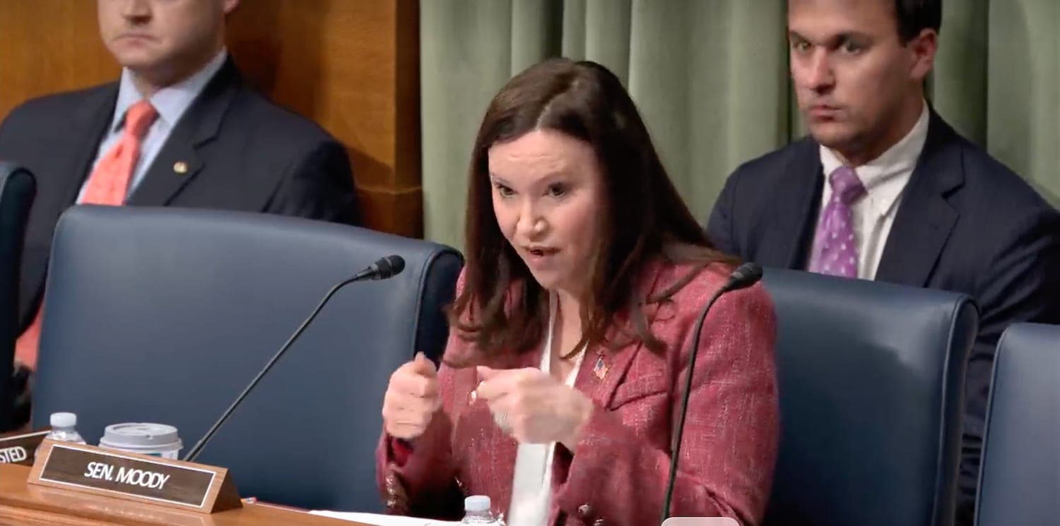 Ashley Moody pressures FDA nominee to crack down on Chinese vapes