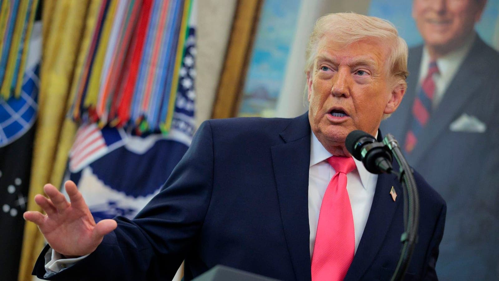 Trump to circumvent Congress with order to pay all DHS workers - Axios
