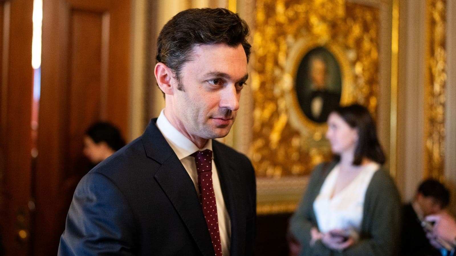 Scoop: Senate Dems reintroduce stock trading ban for Congress - Axios