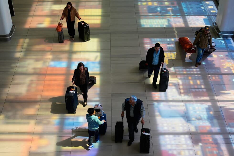 Some wait times at airport bottlenecks are easing with TSA paychecks promised