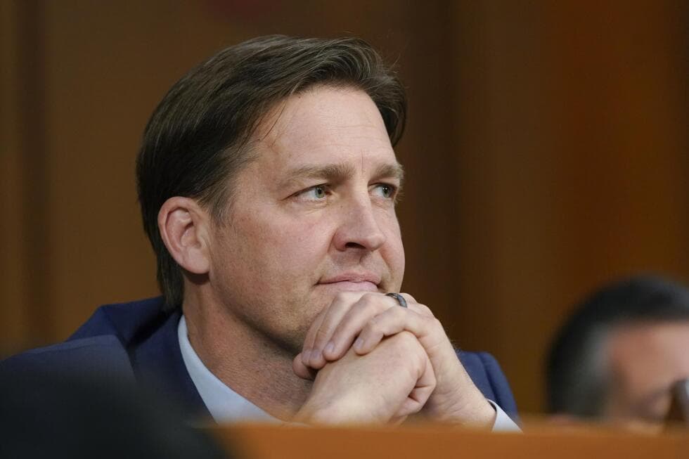 Nebraska senator faces questions, protests at U of Florida - AP News