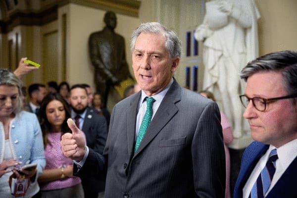 Arkansas duo goes to bat for small investment brokers