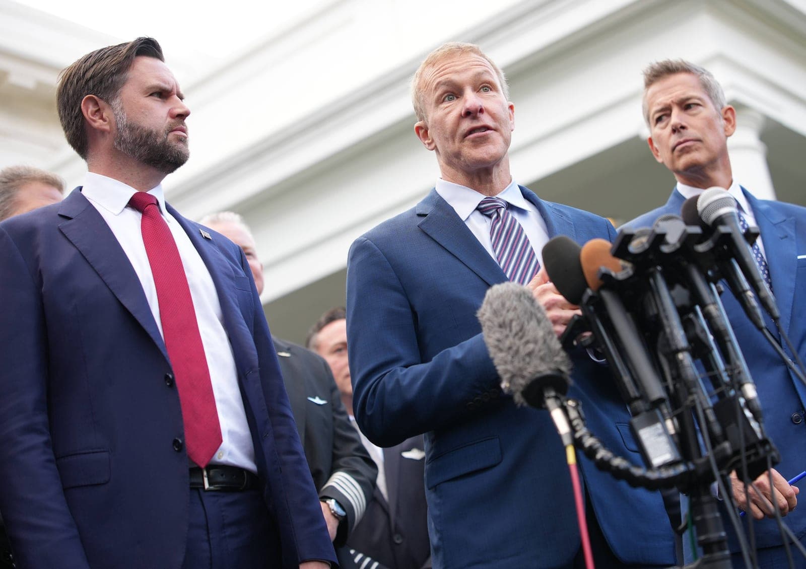Anti-Monopoly Dems Say Proposed Airline Megamerger 'Should Never See Light of Day'