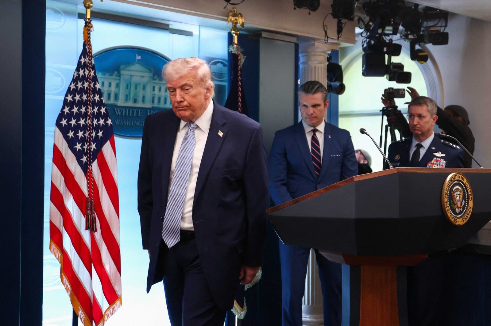 'Cornered' Trump might soon fall through the 'MAGA floor' as cracks deepen: expert