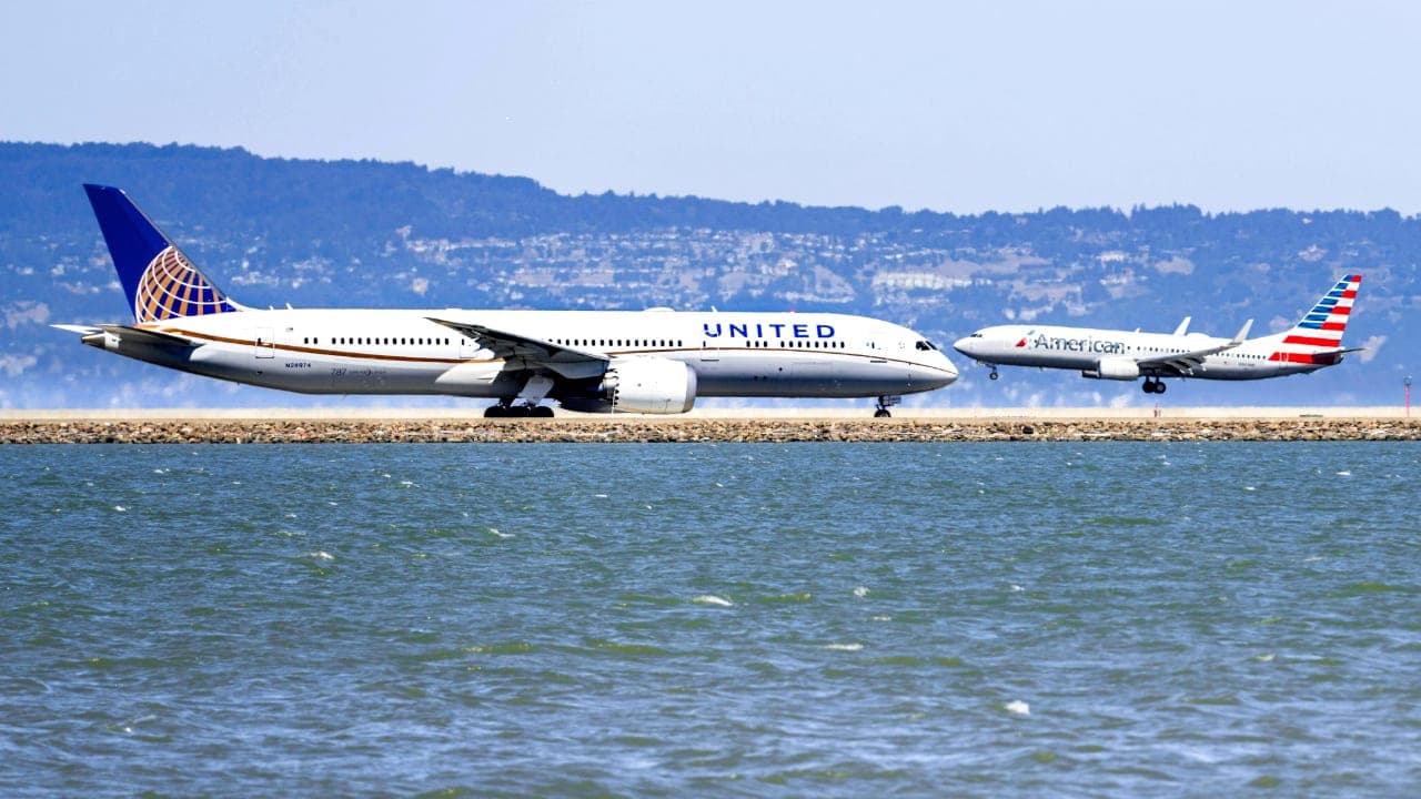 Bipartisan senators press United and American CEOs on reported merger of leading airlines