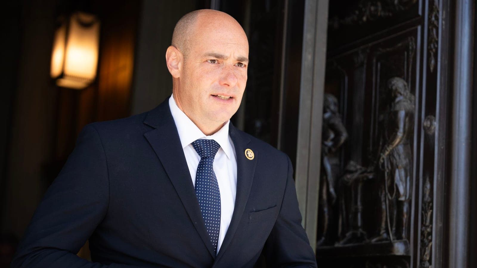 House Democrats clamp down on defections ahead of new Iran war powers vote - Axios