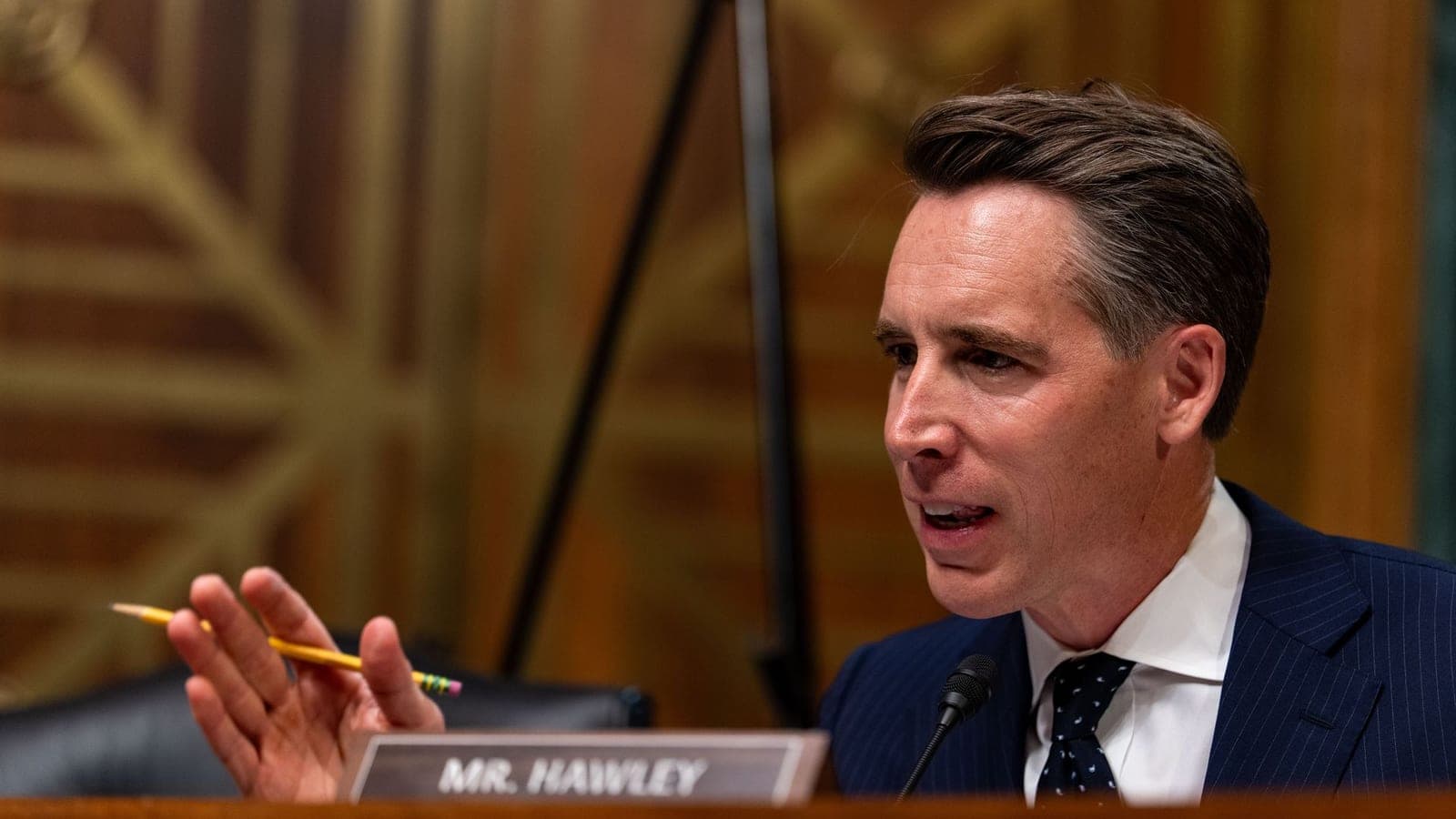 Sen. Hawley's moves toward 2028 bid annoy White House - Axios